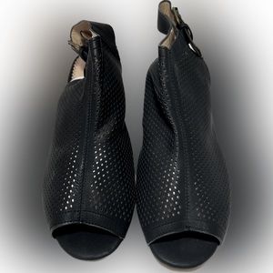 Restricted Peep Toe Heel (Sz 8)